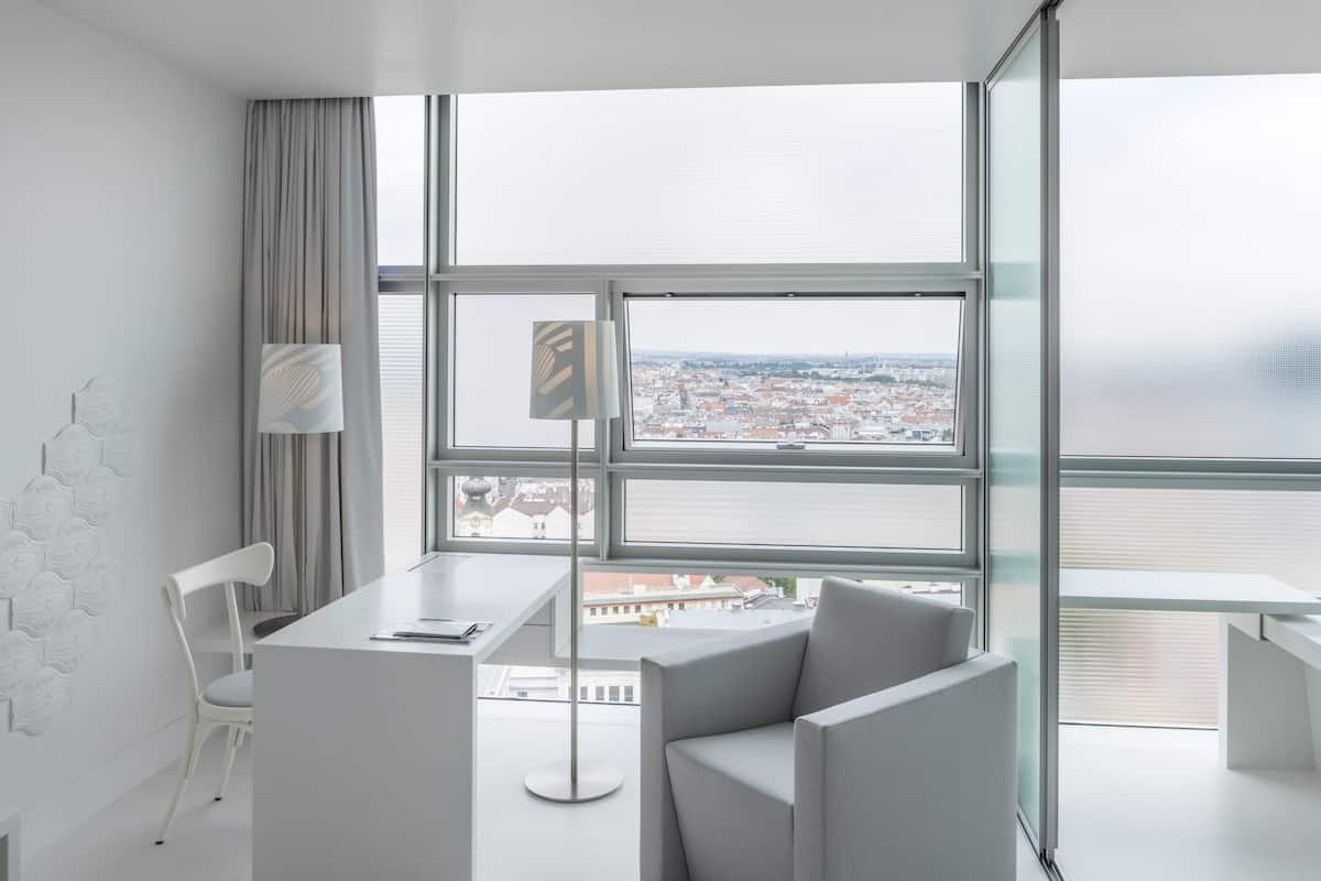 SO/ Cosy, Ferris Wheel View (Room) | Premium bedding, minibar, in-room safe, individually decorated