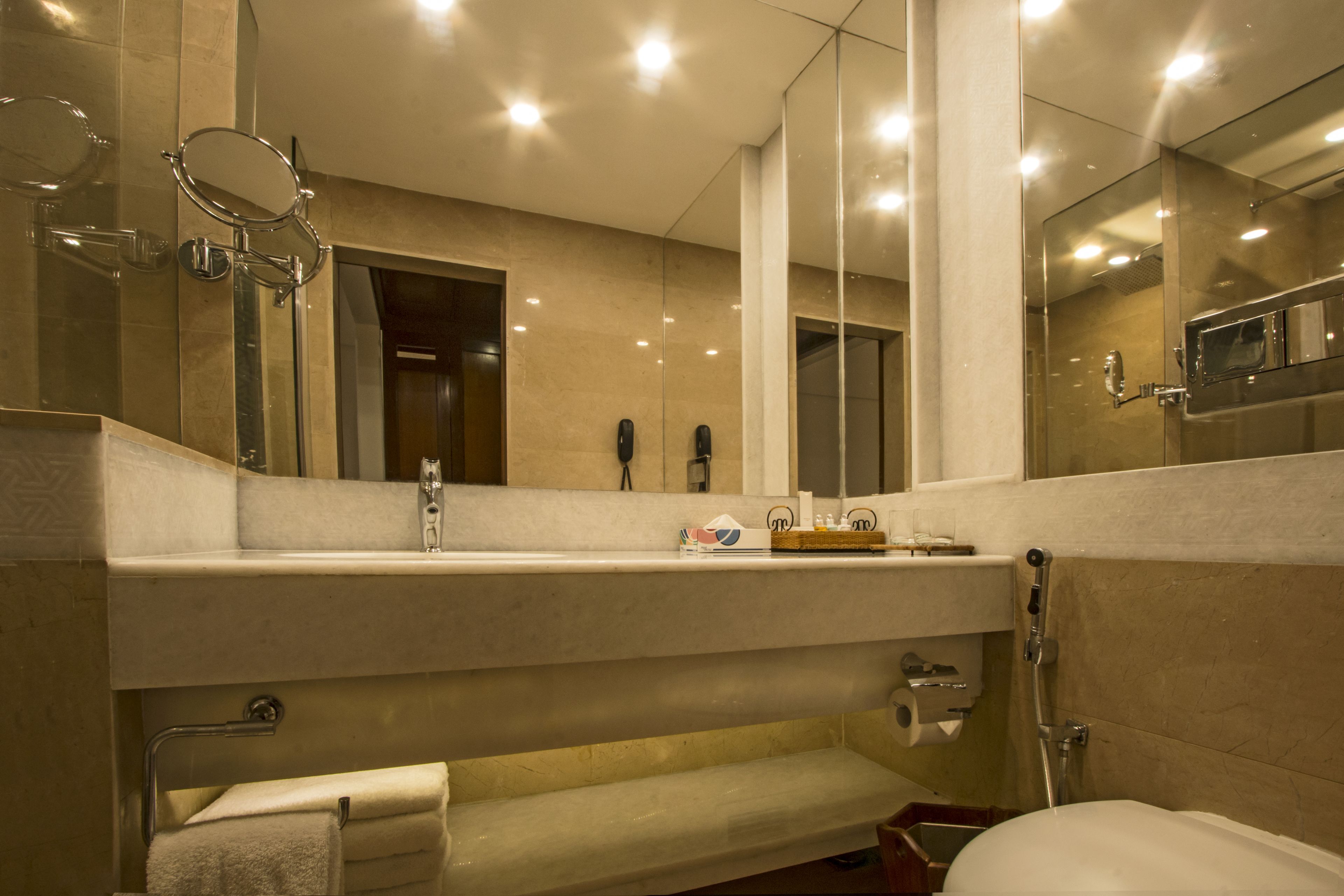 shower, rainfall showerhead, free toiletries, hair dryer