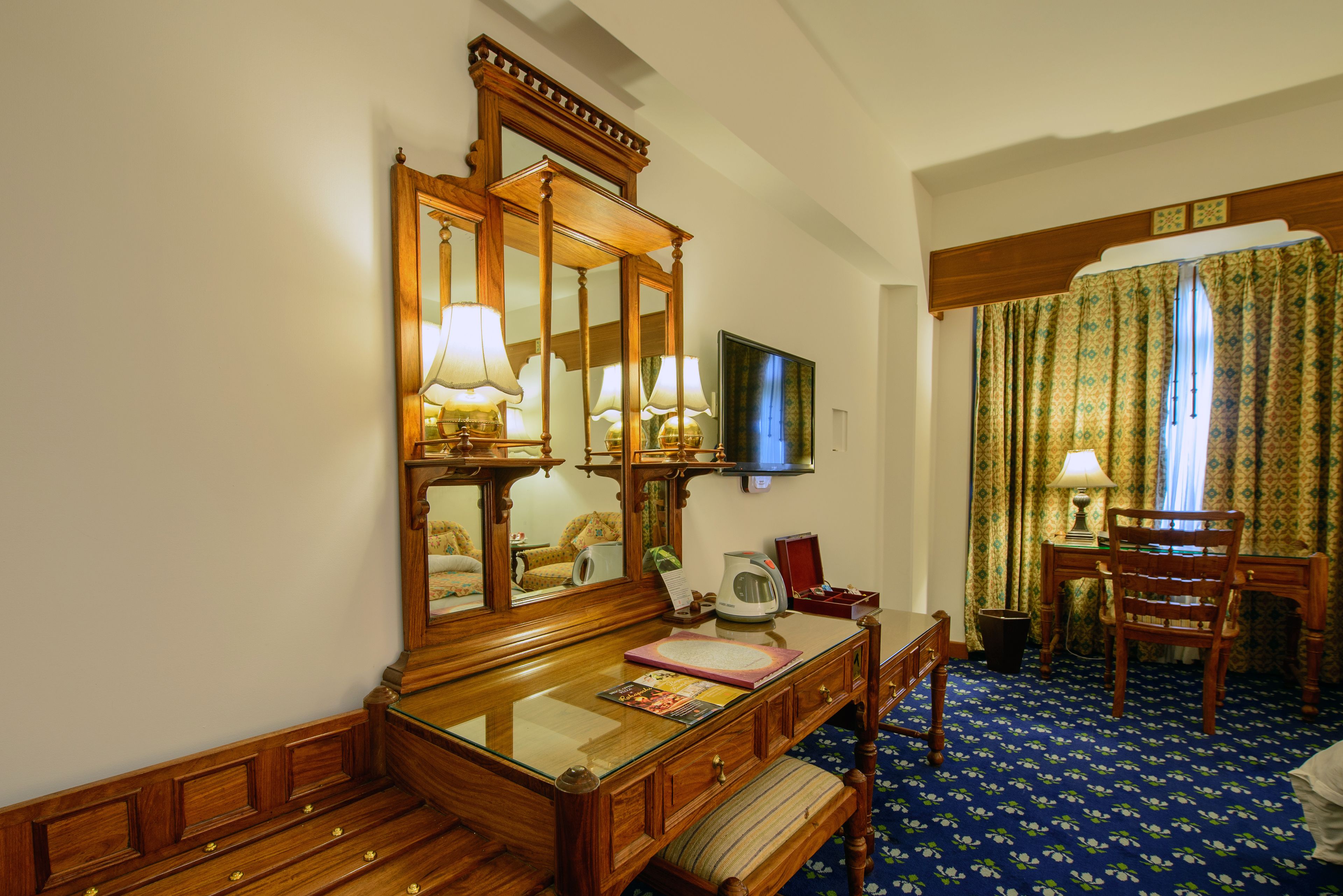 executive twin room | 1 bedroom, minibar, in-room safe, desk