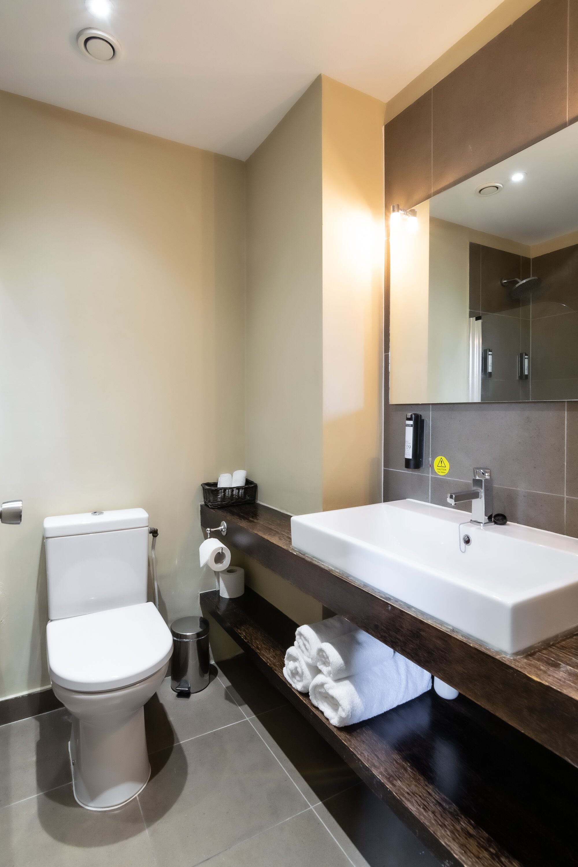 combined shower/bathtub, designer toiletries, hair dryer, towels