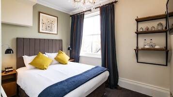 Hypo-allergenic bedding, desk, iron/ironing board, free WiFi