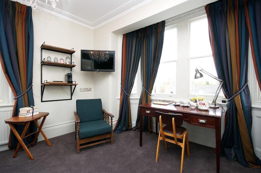 executive double room, 1 king bed | hypo-allergenic bedding, desk, iron/ironing board, free wifi