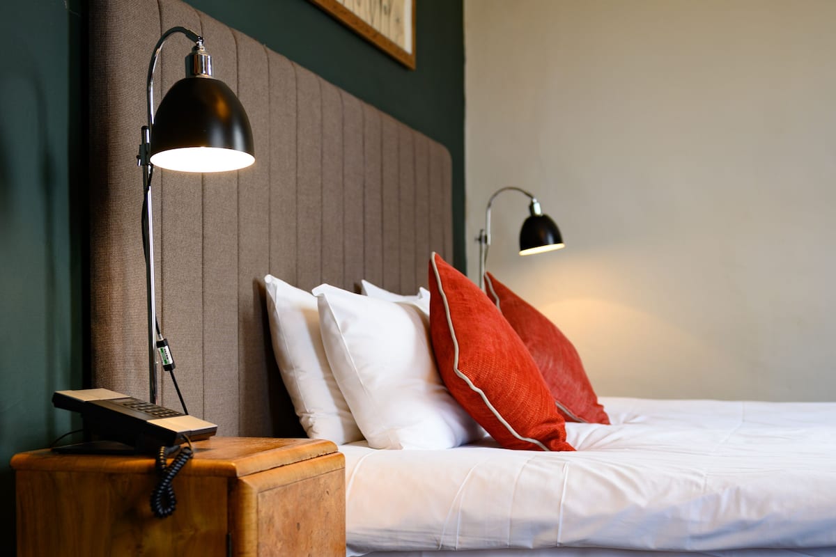 hypo-allergenic bedding, desk, iron/ironing board, free wifi