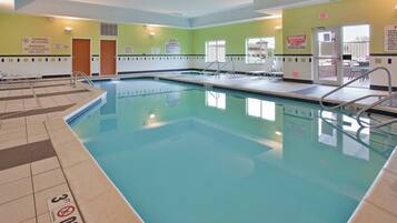 Una piscina cubierta