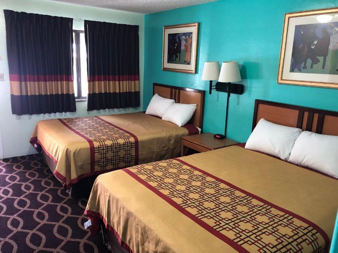 標準客房, 2 張加大雙人床 | 熨斗/熨衣板、免費無線上網、床單