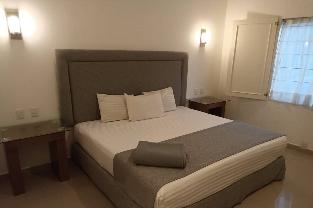 Kamar Single Standar | Meja kerja, Wi-Fi gratis, dan seprai linen