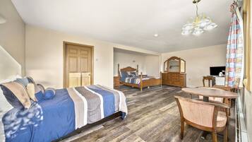 Suite familiar, hidromasaje | Ropa de cama de alta calidad y cortinas blackout