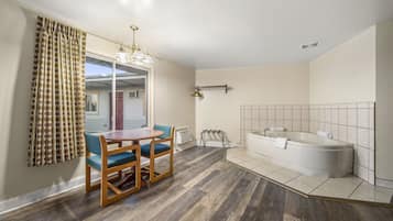 Honeymoon Suite, 1 King Bed, Jetted Tub | Jetted tub