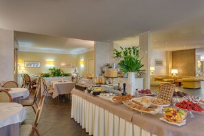 Daily buffet breakfast (EUR 10 per person)