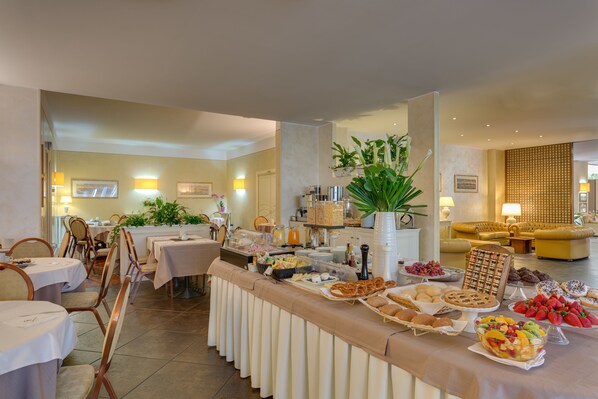 Daily buffet breakfast (EUR 10 per person)