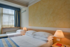 Chambre Triple | Matelas Select Comfort, minibar, coffres-forts dans les chambres