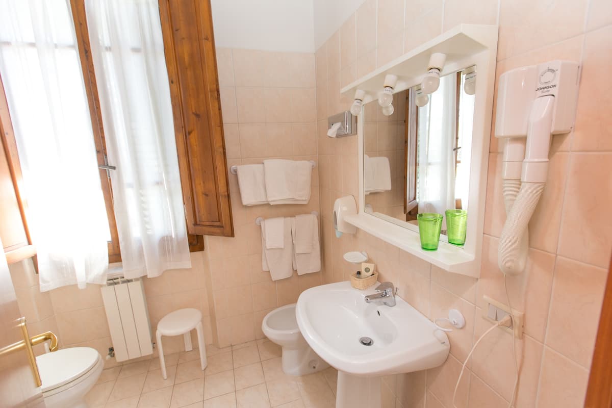 triple room | bathroom | hair dryer, bidet, towels