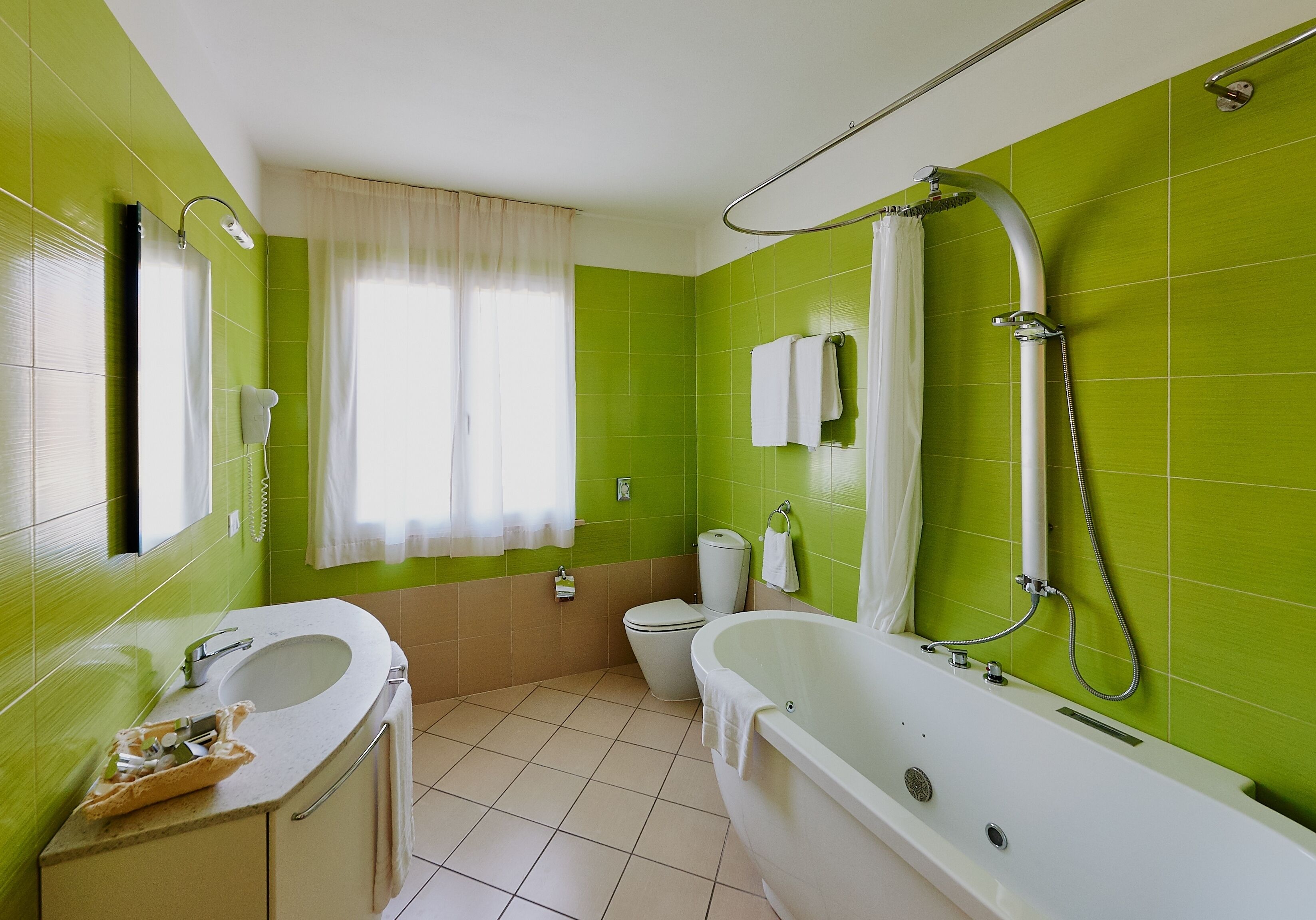 classic triple room | bathroom | free toiletries, hair dryer, bidet, towels