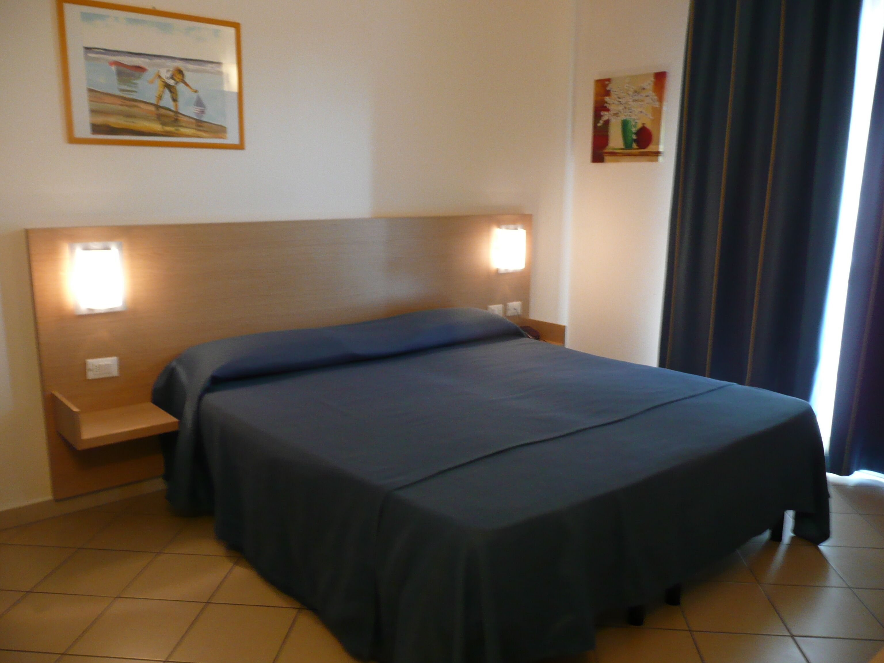 classic double or twin room | 1 bedroom, minibar, in-room safe, desk