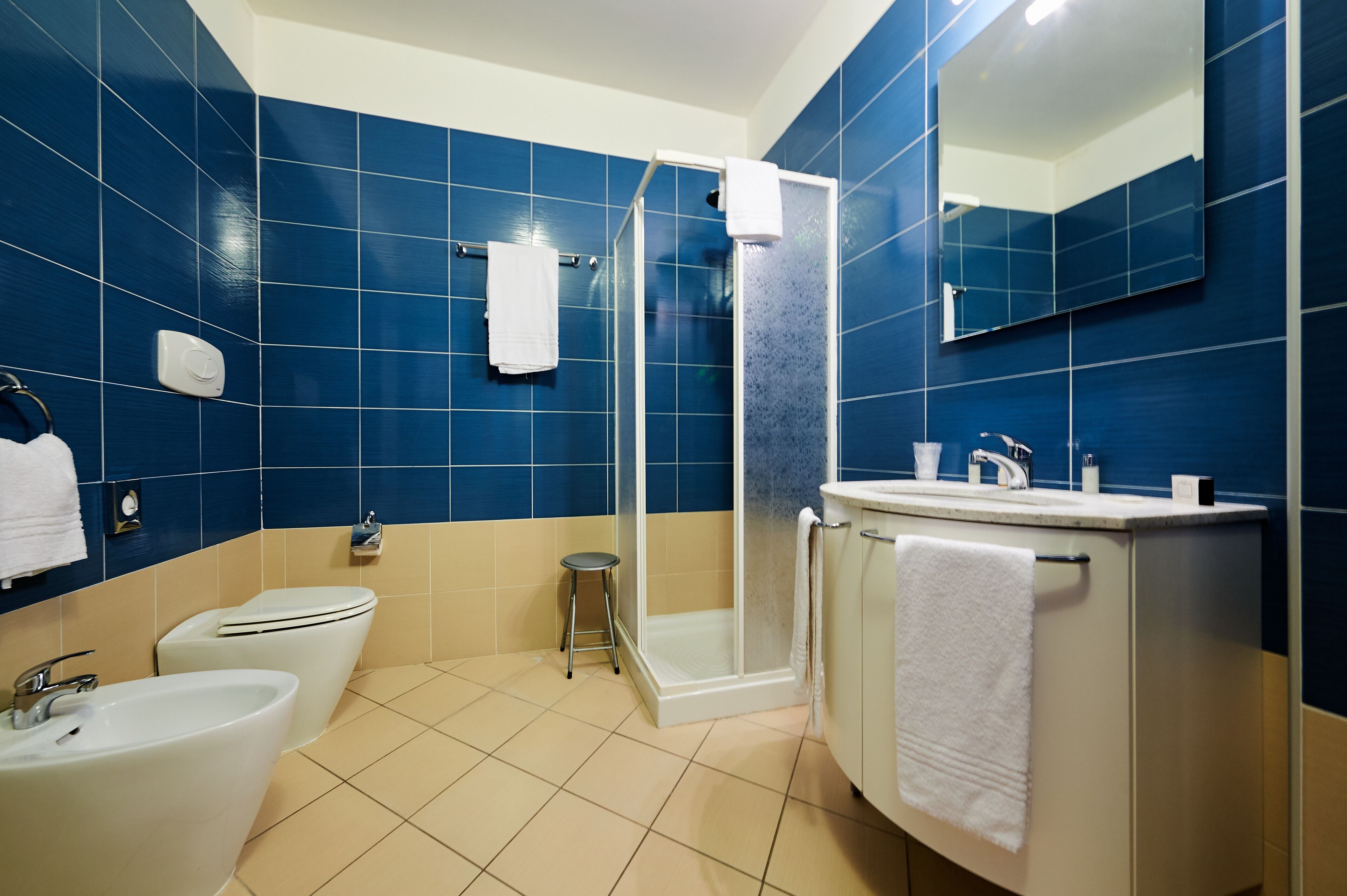 classic quadruple room | bathroom | free toiletries, hair dryer, bidet, towels
