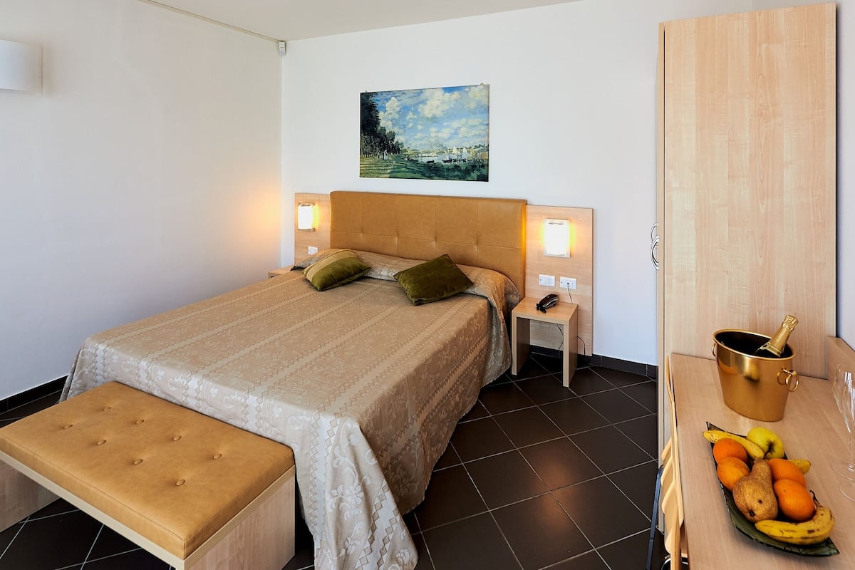 1 bedroom, minibar, in-room safe, desk