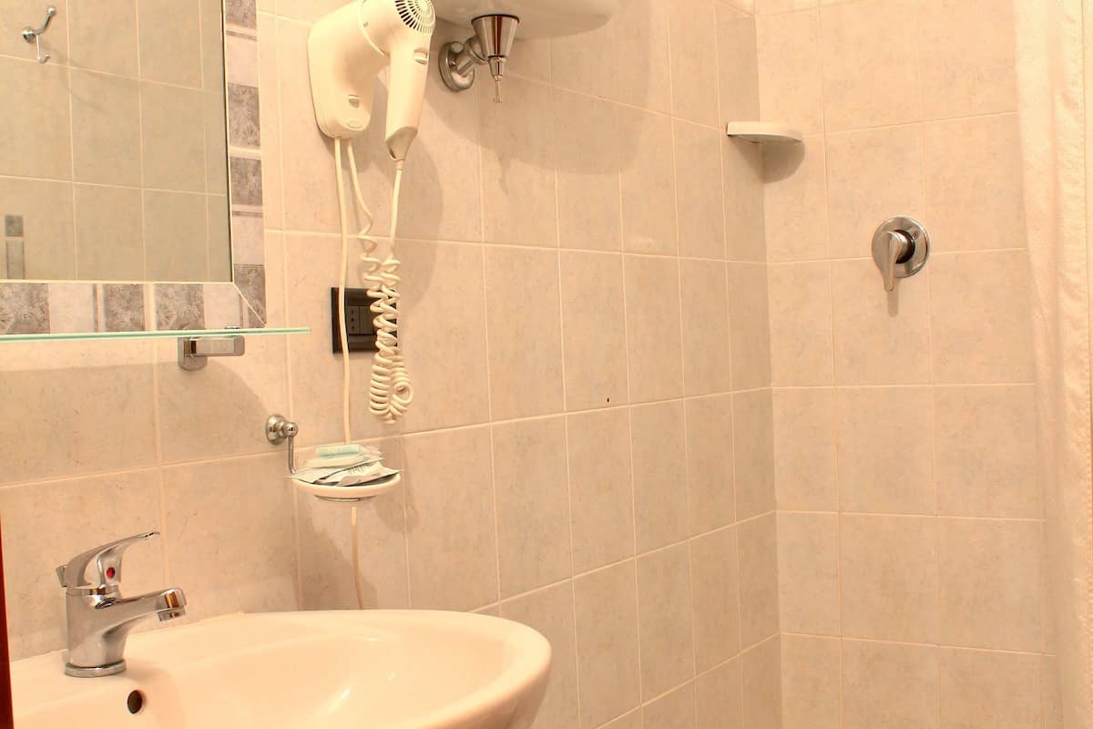 double room, 1 double bed | bathroom | shower