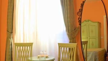 In-room safe, individually decorated, desk, soundproofing