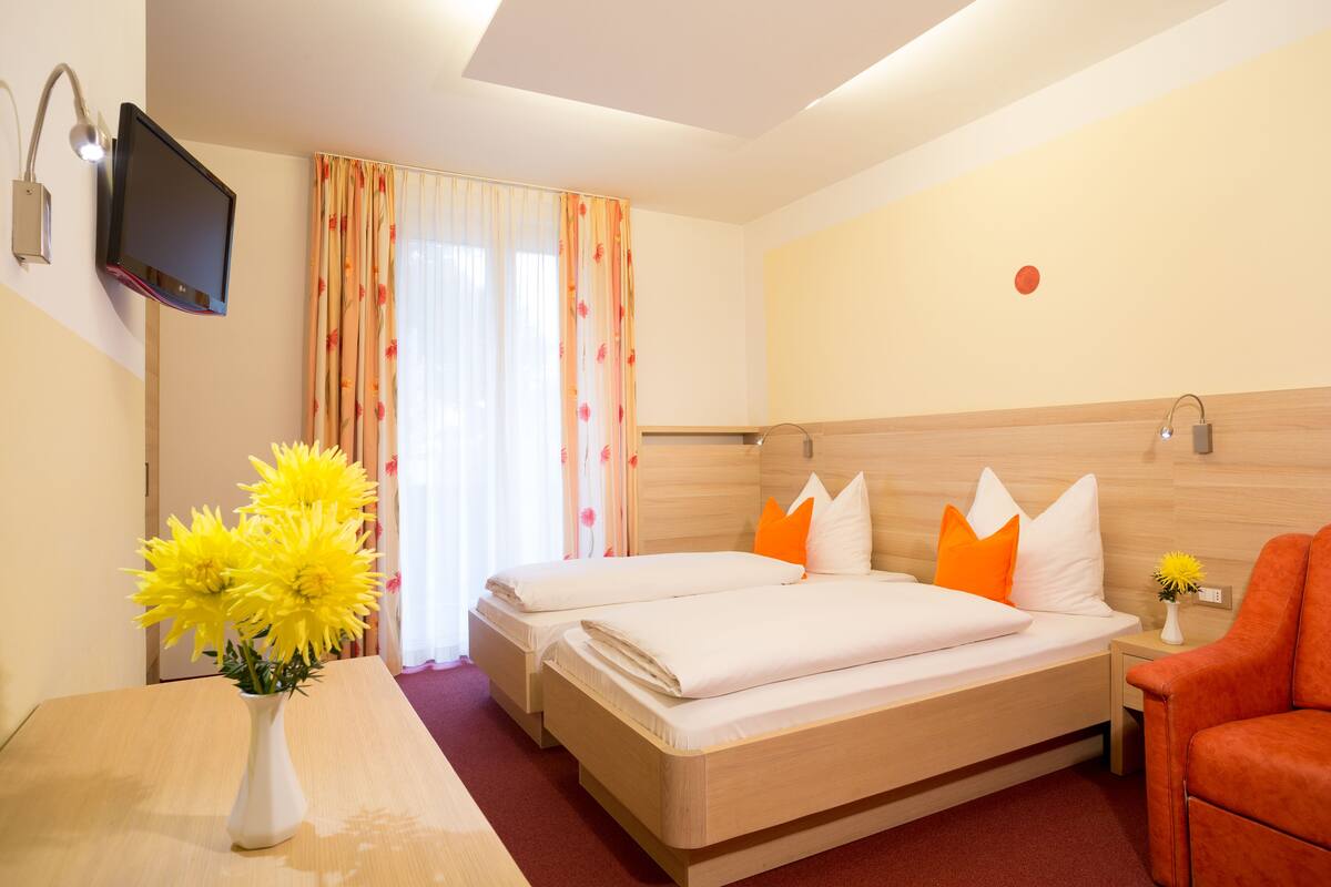 standard room | 1 bedroom, in-room safe, desk, cots/infant beds