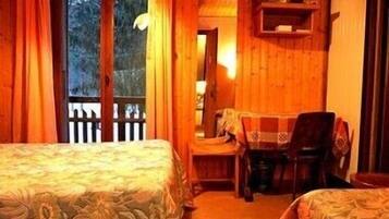 Escritorio, cunas gratuitas y wifi gratis