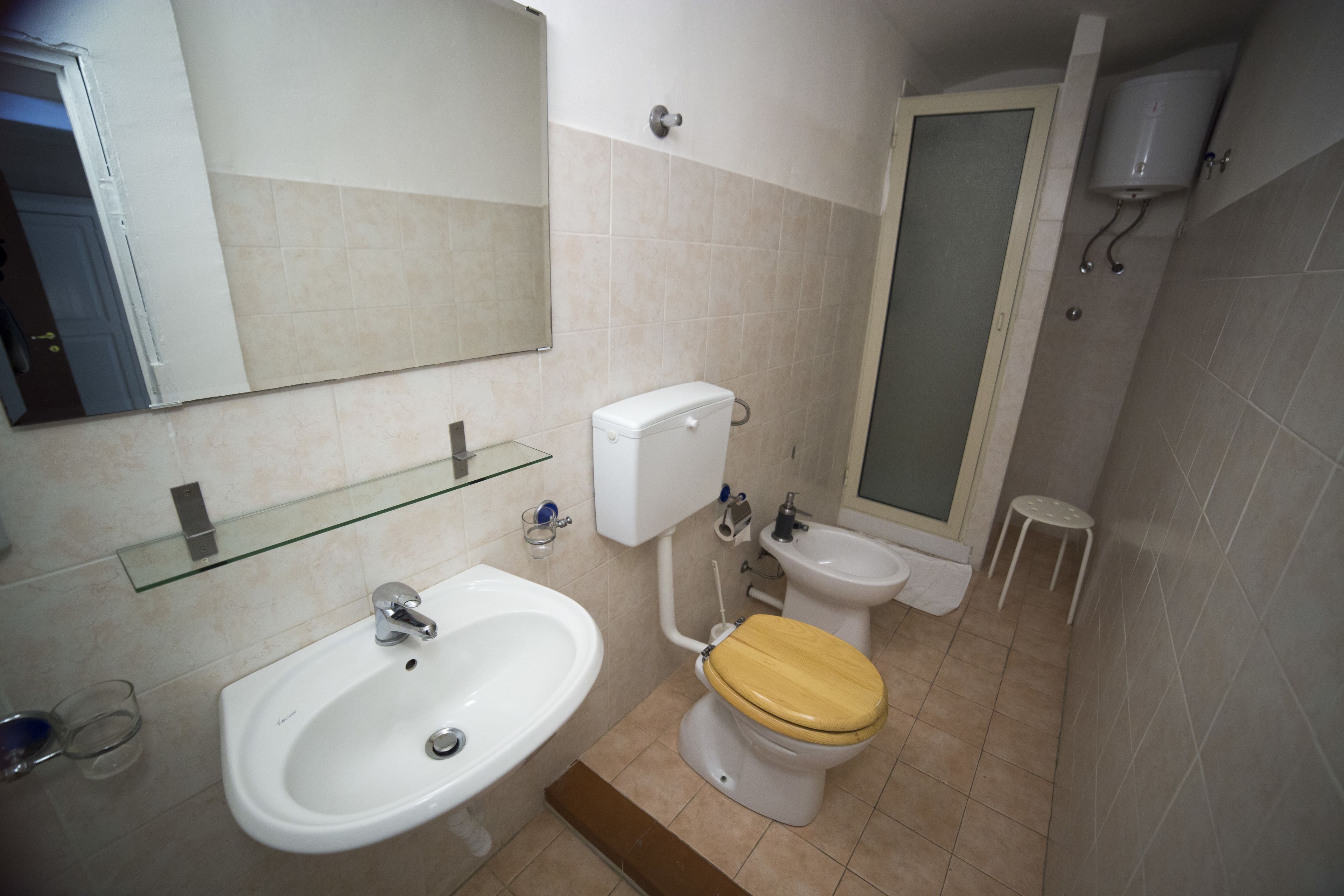 single room | bathroom | shower, free toiletries, hair dryer, slippers