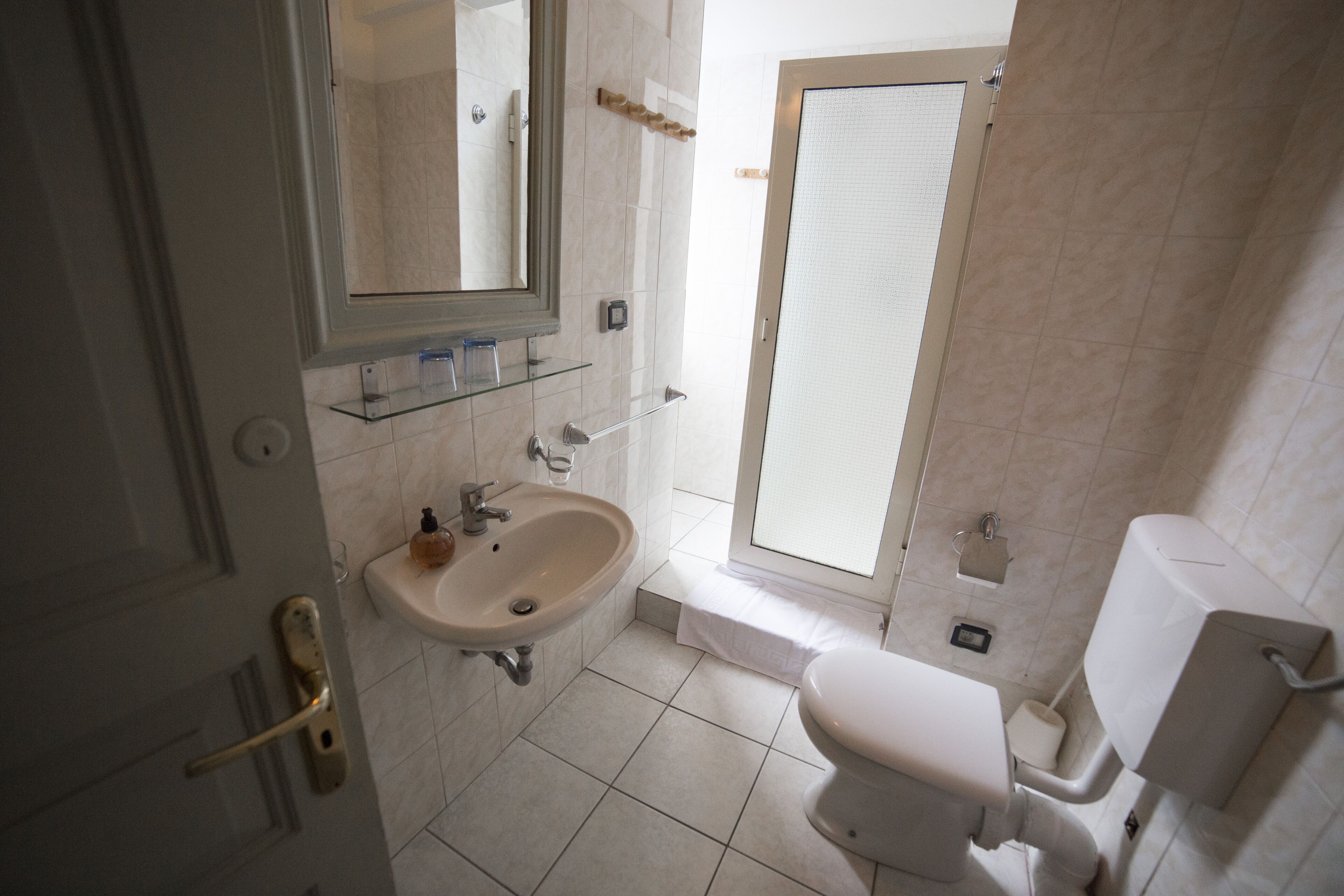 double room | bathroom shower