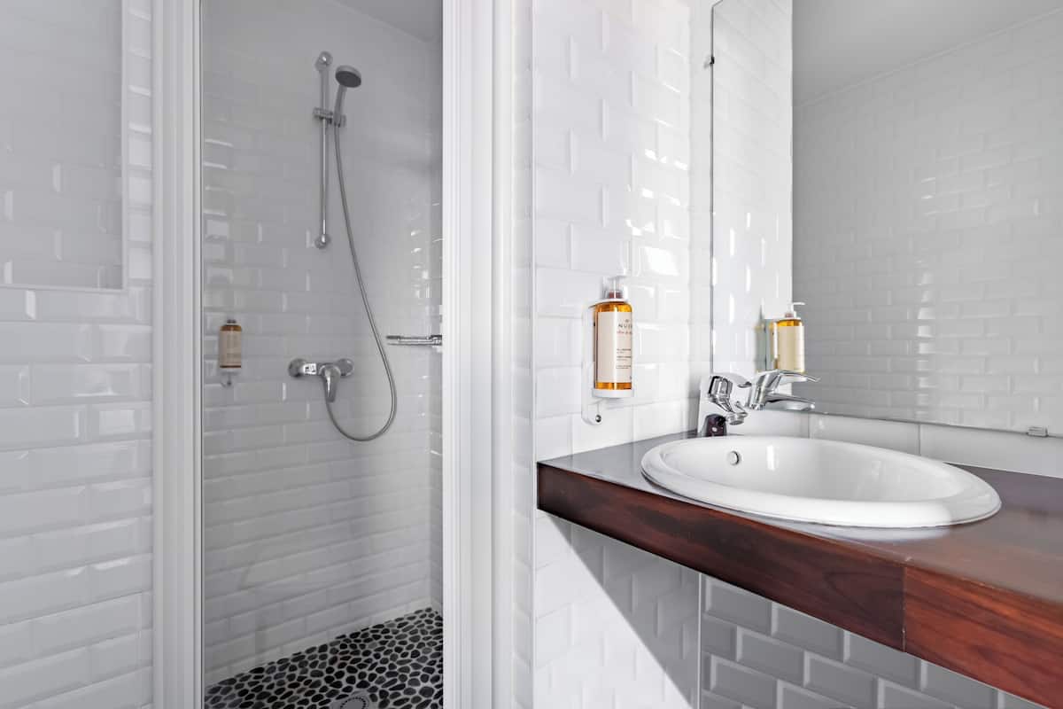 shower, free toiletries, hair dryer, bathrobes