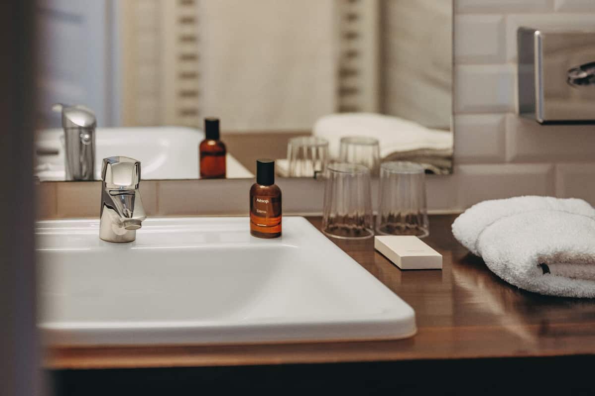 double room, terrace, sea view | bathroom | shower, free toiletries, hair dryer, bathrobes