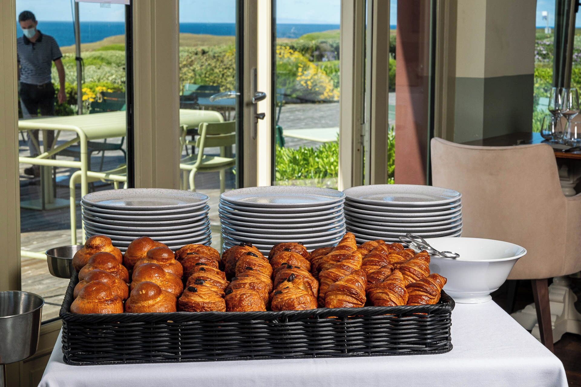 daily buffet breakfast (eur 19.00 per person)