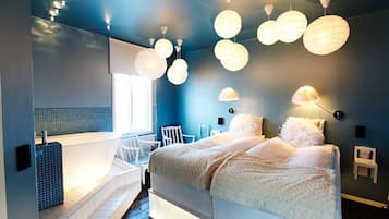 Phòng Deluxe | Minibar, trang trí khác biệt, trang bị nội thất với thiết kế riêng biệt