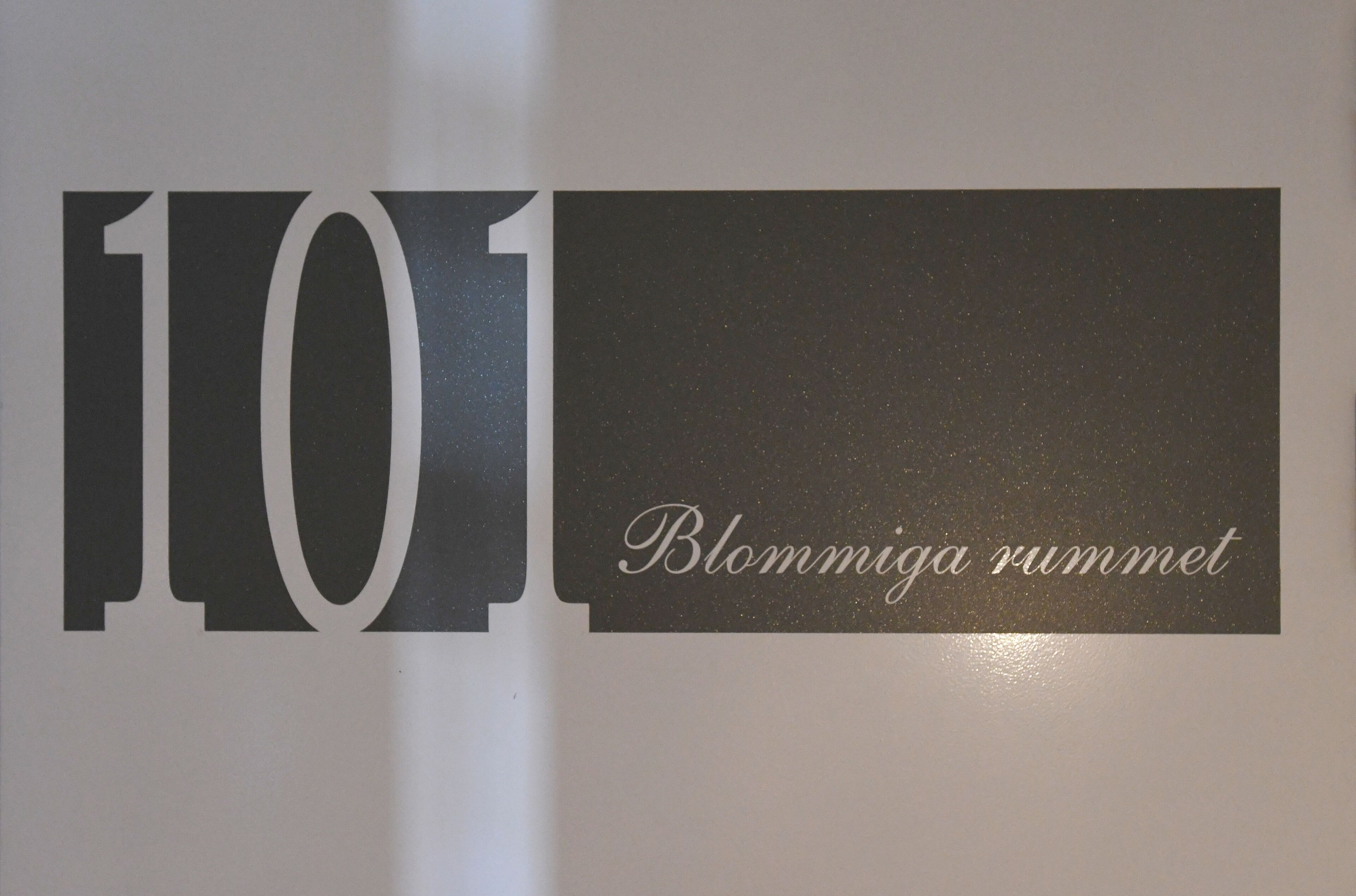 family room | 1 bedroom, minibar, individually decorated, individually furnished