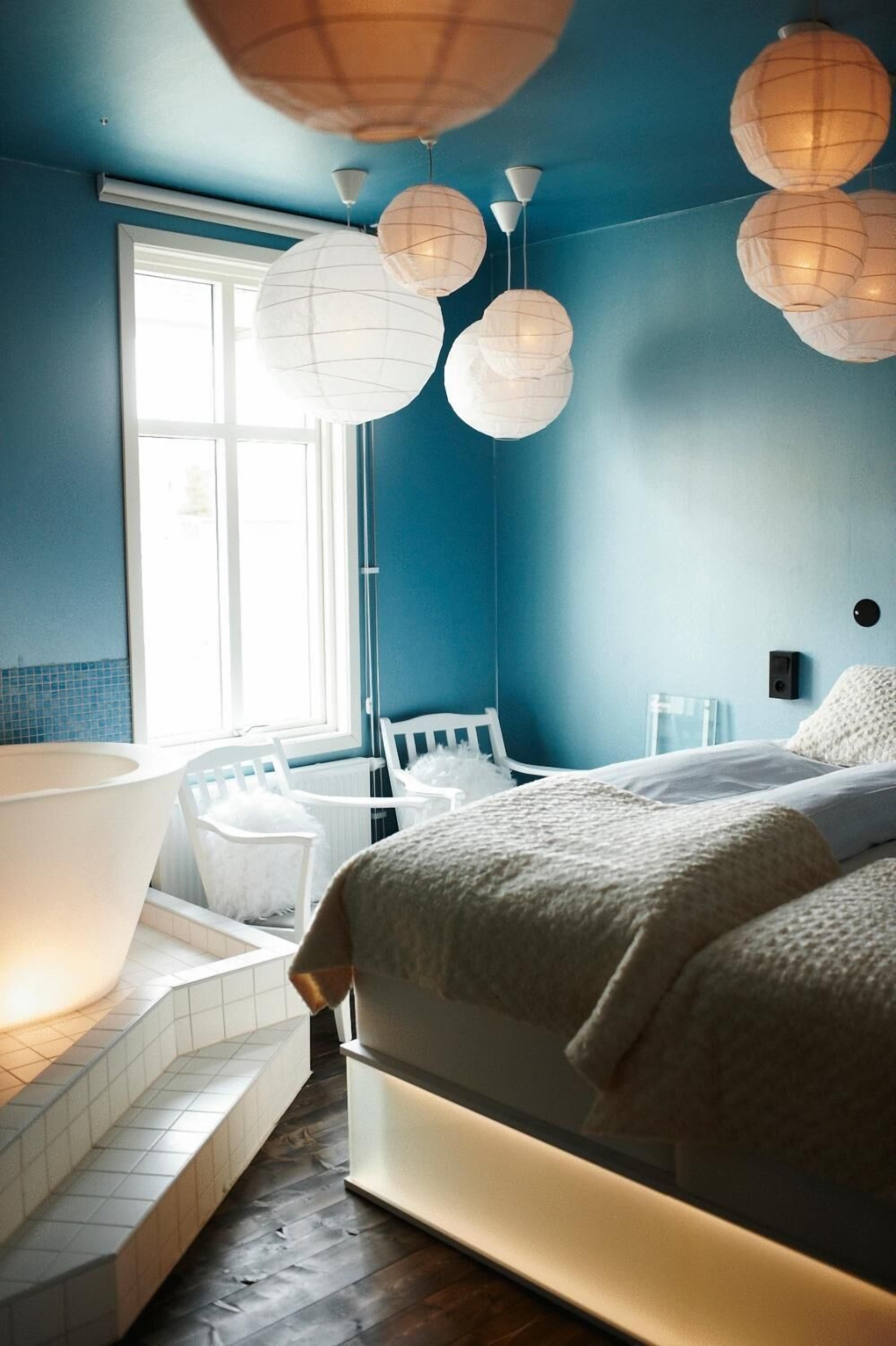 1 bedroom, minibar, individually decorated, individually furnished