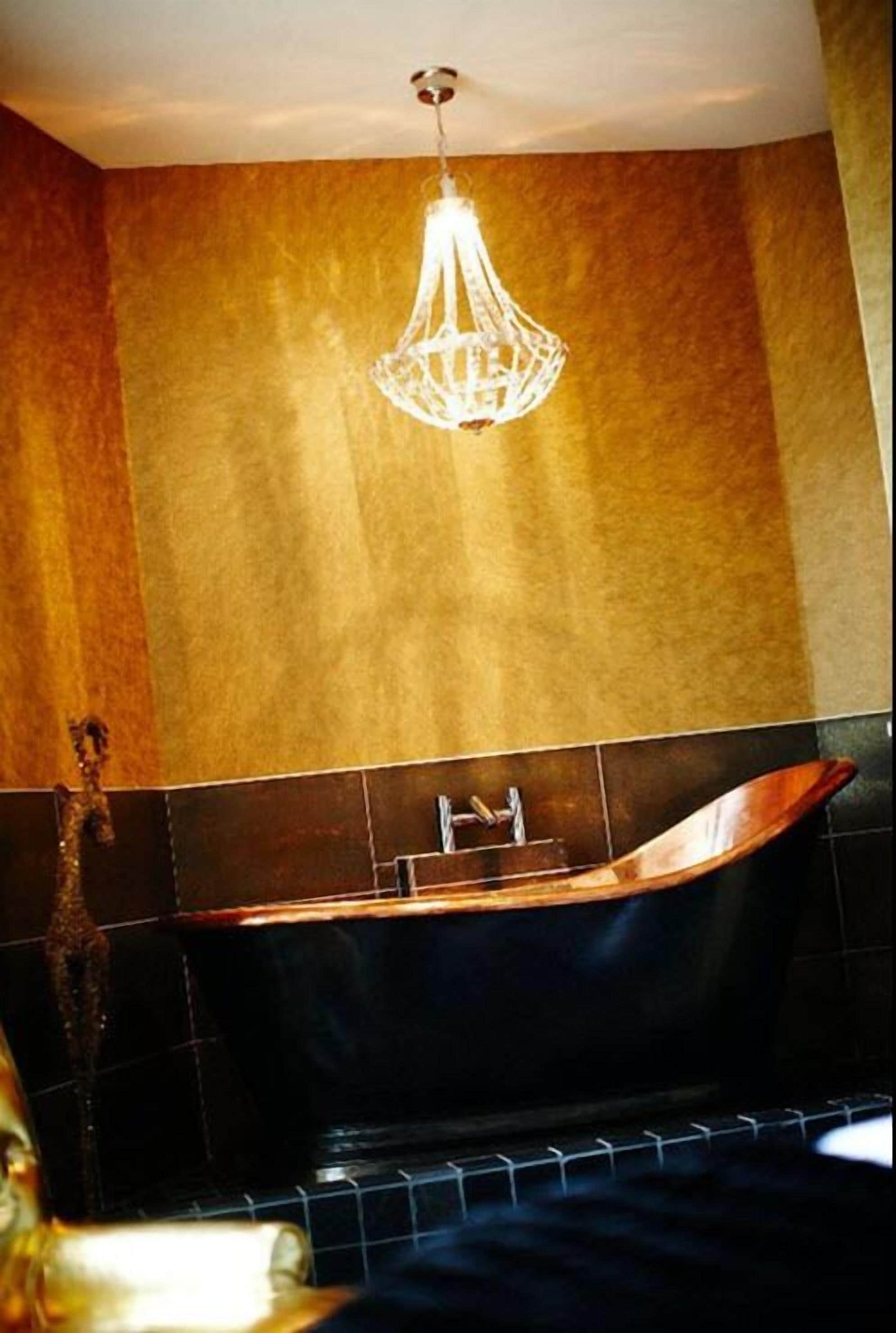 deluxe room | deep-soaking bathtub