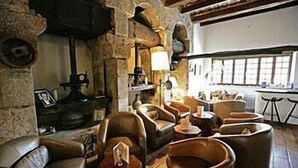 A cozy interior with stone walls, leather sofas, and a fireplace. - Moulin de la Camandoule (Fayence)