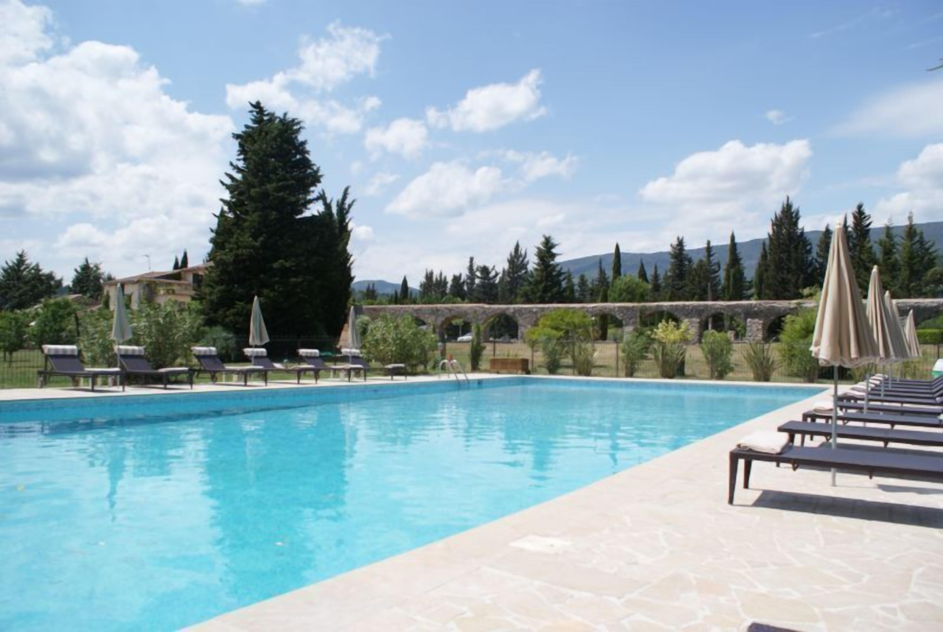 Seasonal outdoor pool, pool umbrellas, sun loungers