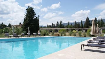 Seasonal outdoor pool, pool umbrellas, sun loungers