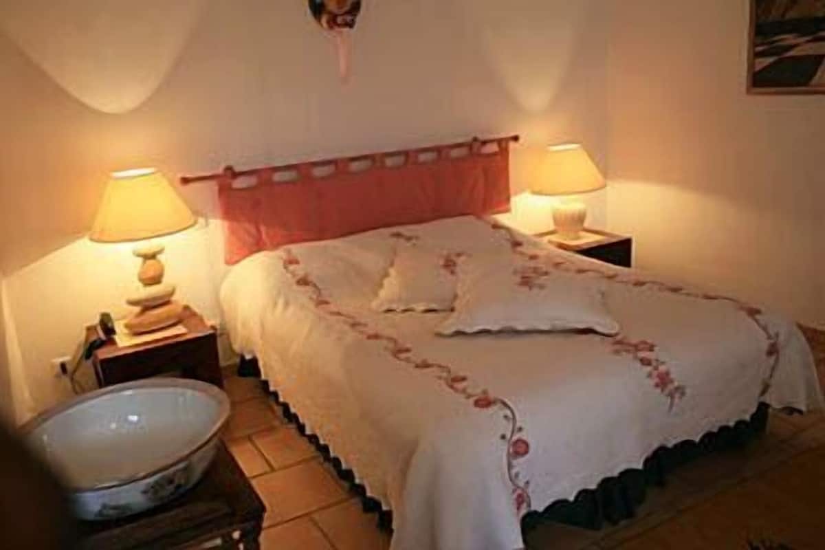 Quarto casal | Camas Select Comfort, cofres nos quartos, ferros/tábuas de passar roupa