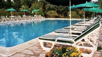 Seasonal outdoor pool, pool umbrellas, sun loungers