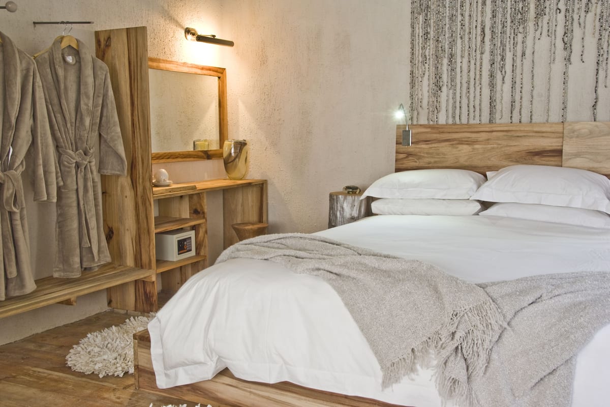 Habitación de lujo (Lodge) | Ropa de cama de alta calidad, colchones Select Comfort, caja fuerte