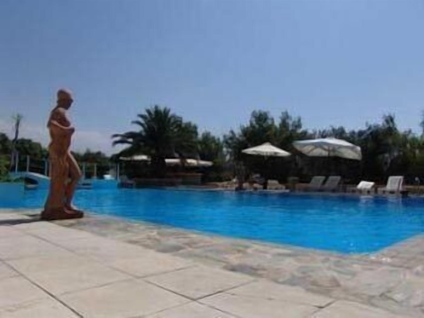 Outdoor pool, open 11 AM to 6 PM, sun loungers