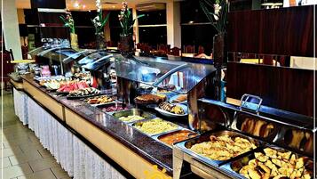 Petit déjeuner complet compris tous les jours