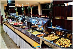 Free daily full breakfast 