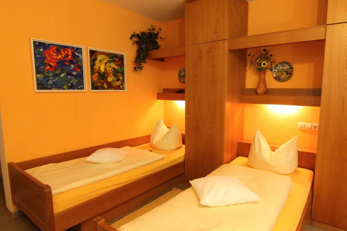 1 bedroom, desk, free wifi, bed sheets