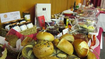 Tägliches Frühstücksbuffet gegen Gebühr