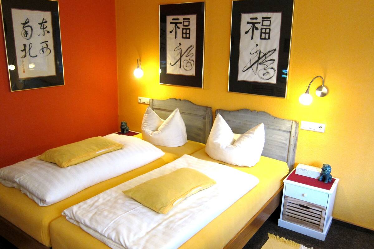 1 bedroom, desk, free wifi, bed sheets