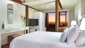 Habitación de lujo, 1 cama de matrimonio, vistas al mar, planta baja | Sábanas de algodón egipcio y ropa de cama de alta calidad