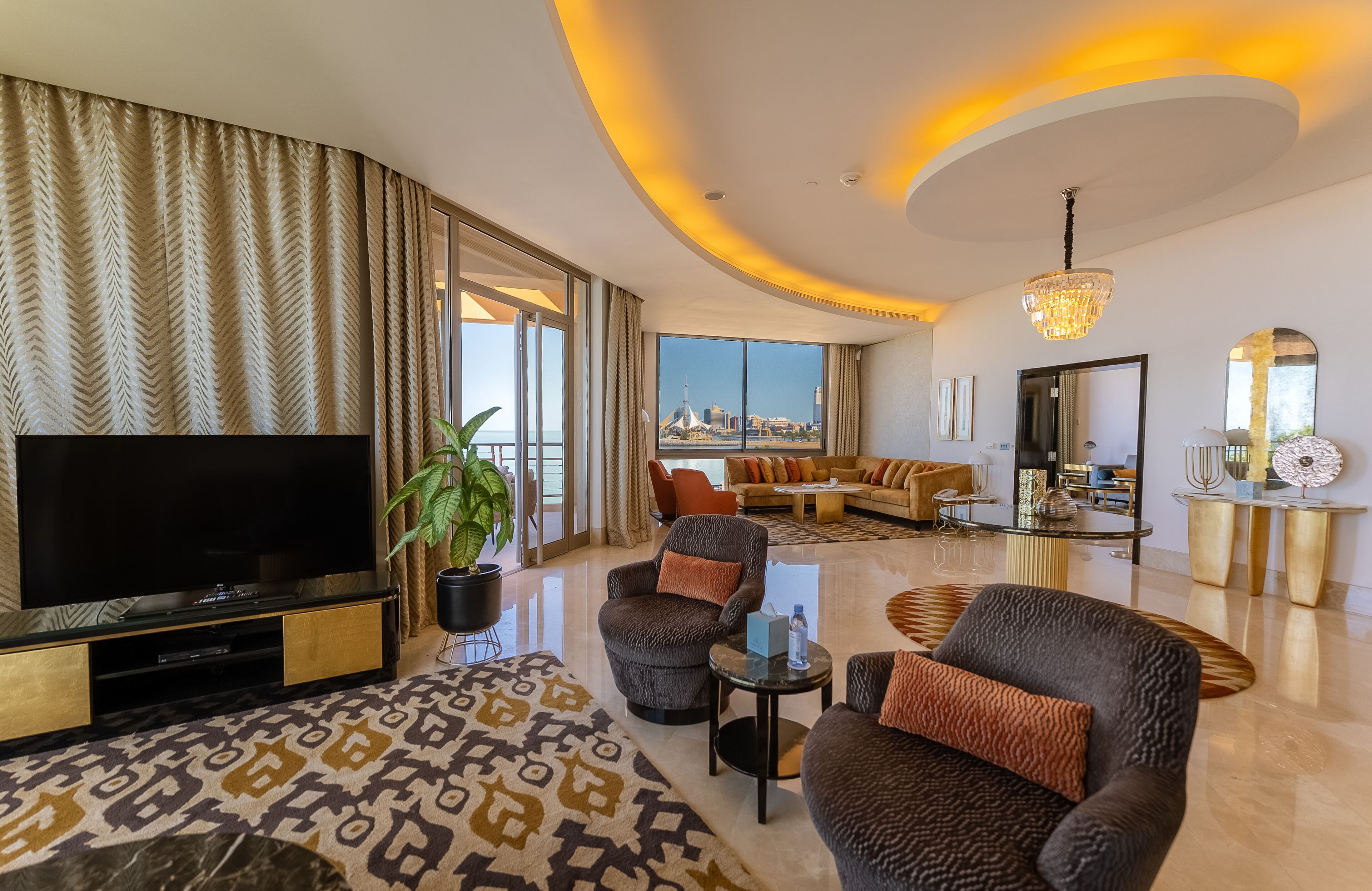 Royal-Suite, 1 King-Bett | Wohnbereich | 46-Zoll-Fernseher mit Satellitenempfang, DVD-Player