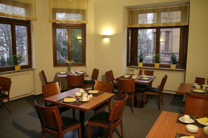 บริการอาหารเช้า อาหารกลางวัน อาหารเย็น, อาหารประจำภูมิภาค