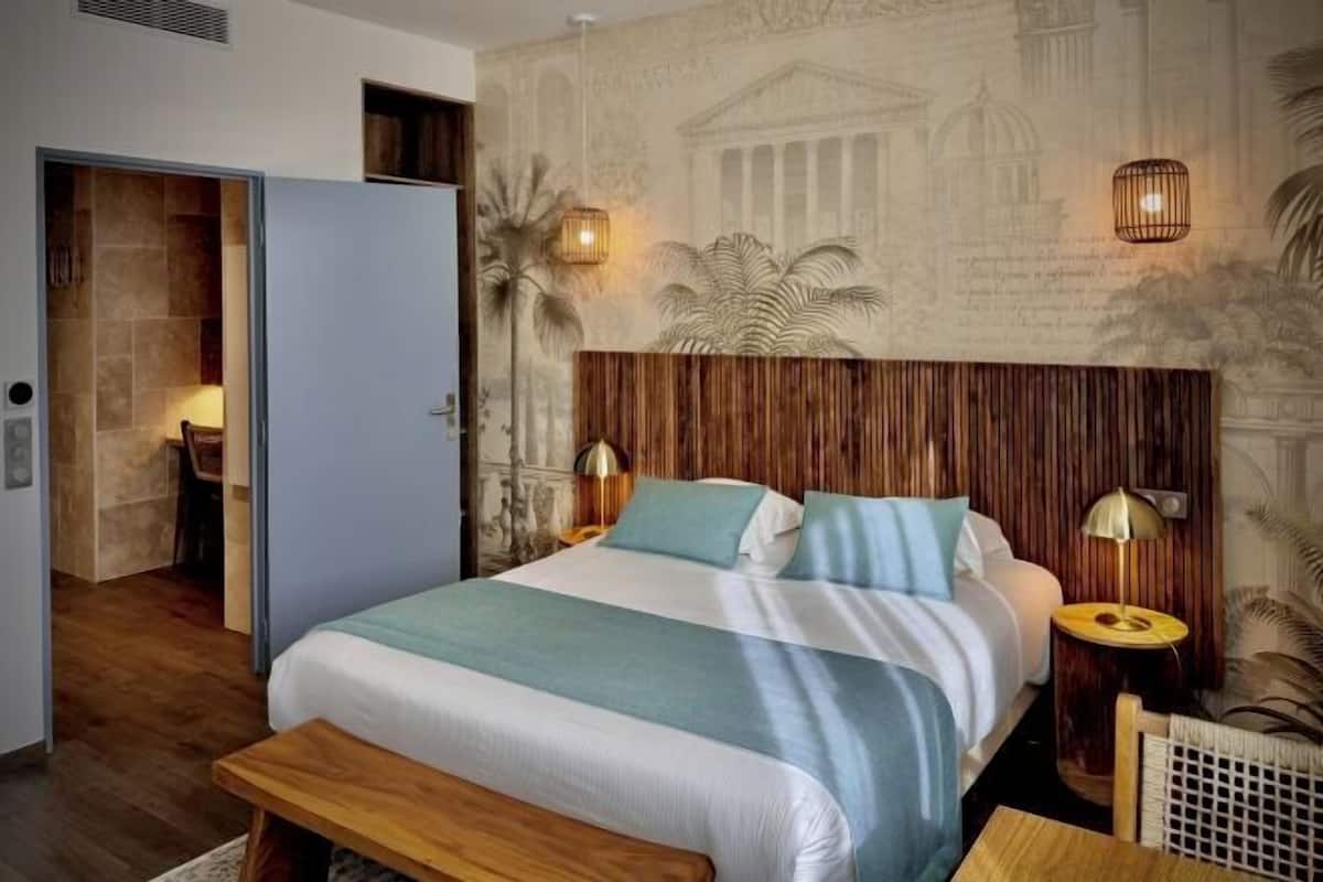 Premium bedding, in-room safe, individually furnished, desk