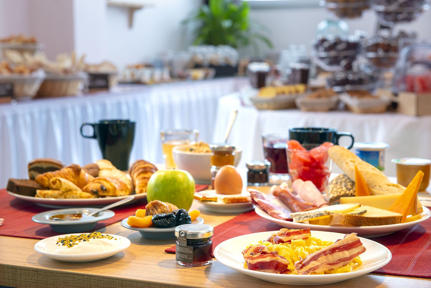 每日供應吃到飽早餐 (每人 EUR16.5)